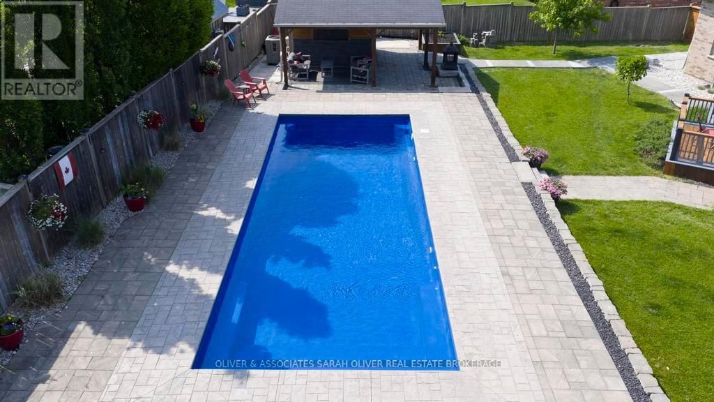3194 PINCOMBE DRIVE Image 31
