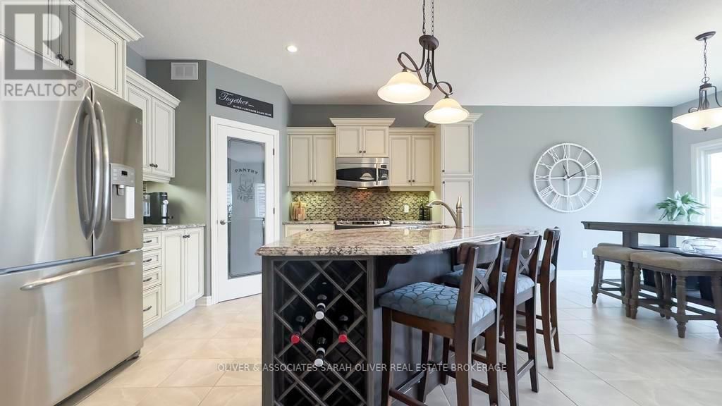 3194 PINCOMBE DRIVE Image 5