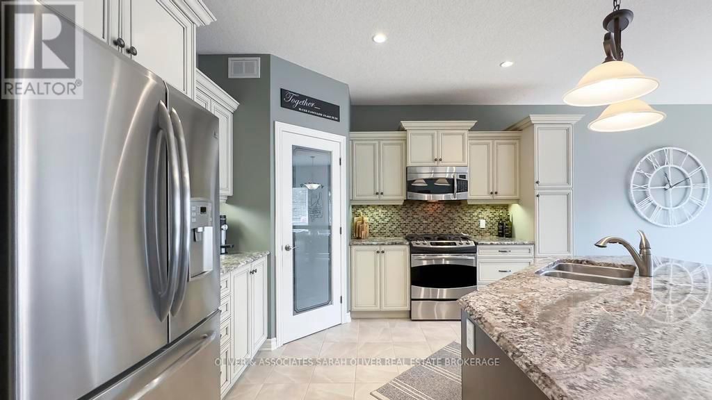 3194 PINCOMBE DRIVE Image 7