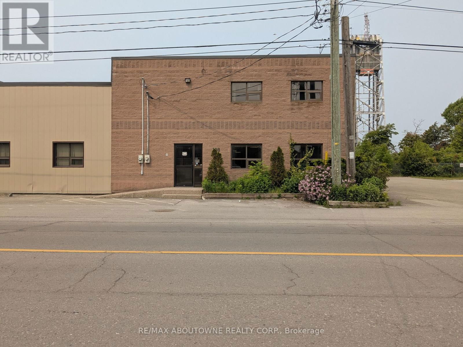 198 WELLAND STREET Image 1