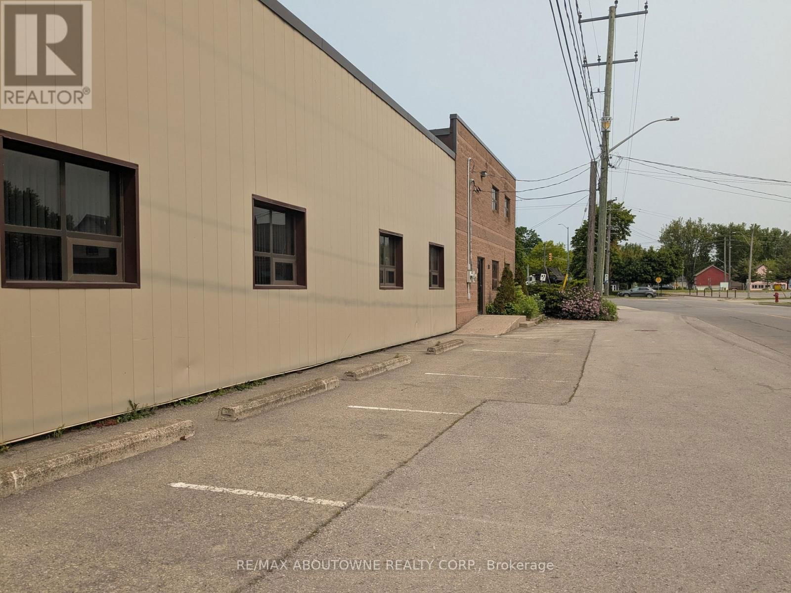 198 WELLAND STREET Image 3