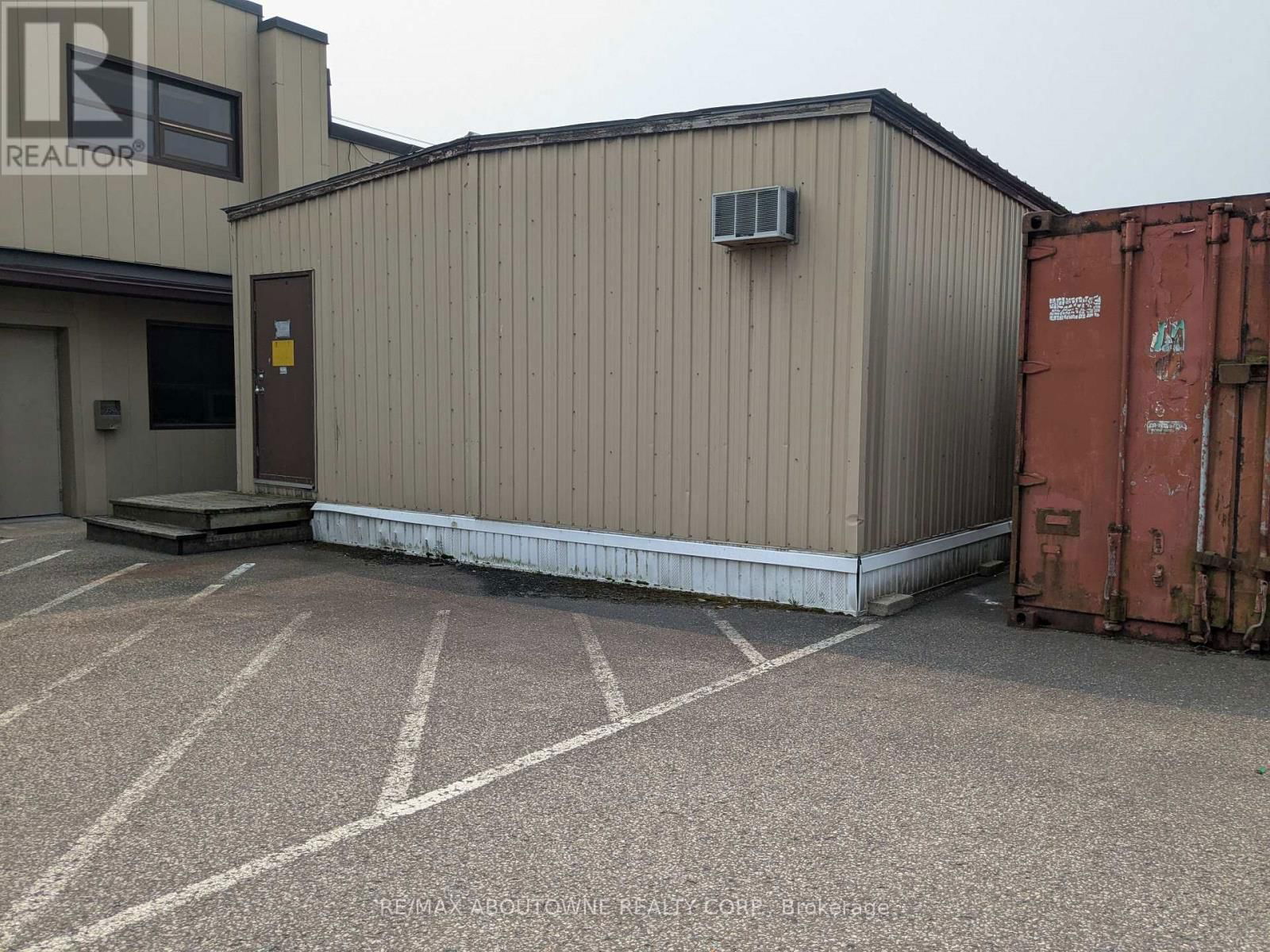 198 WELLAND STREET Image 4