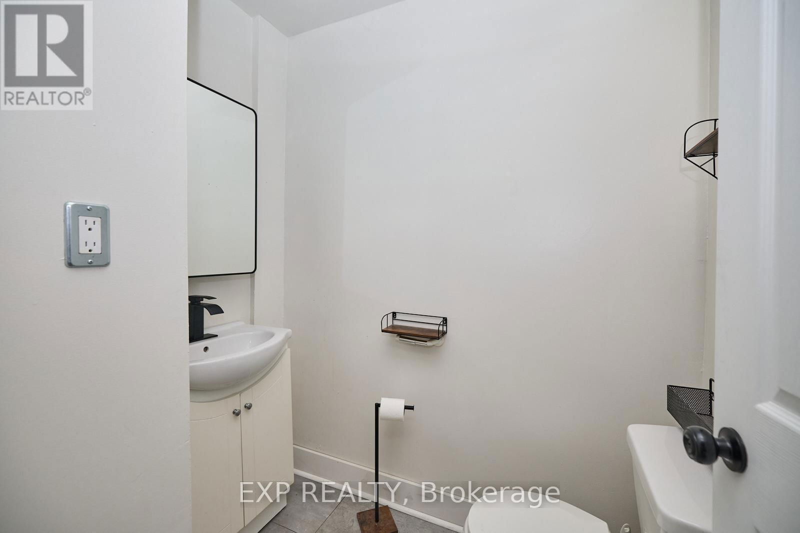 4660 QUEEN STREET Image 10