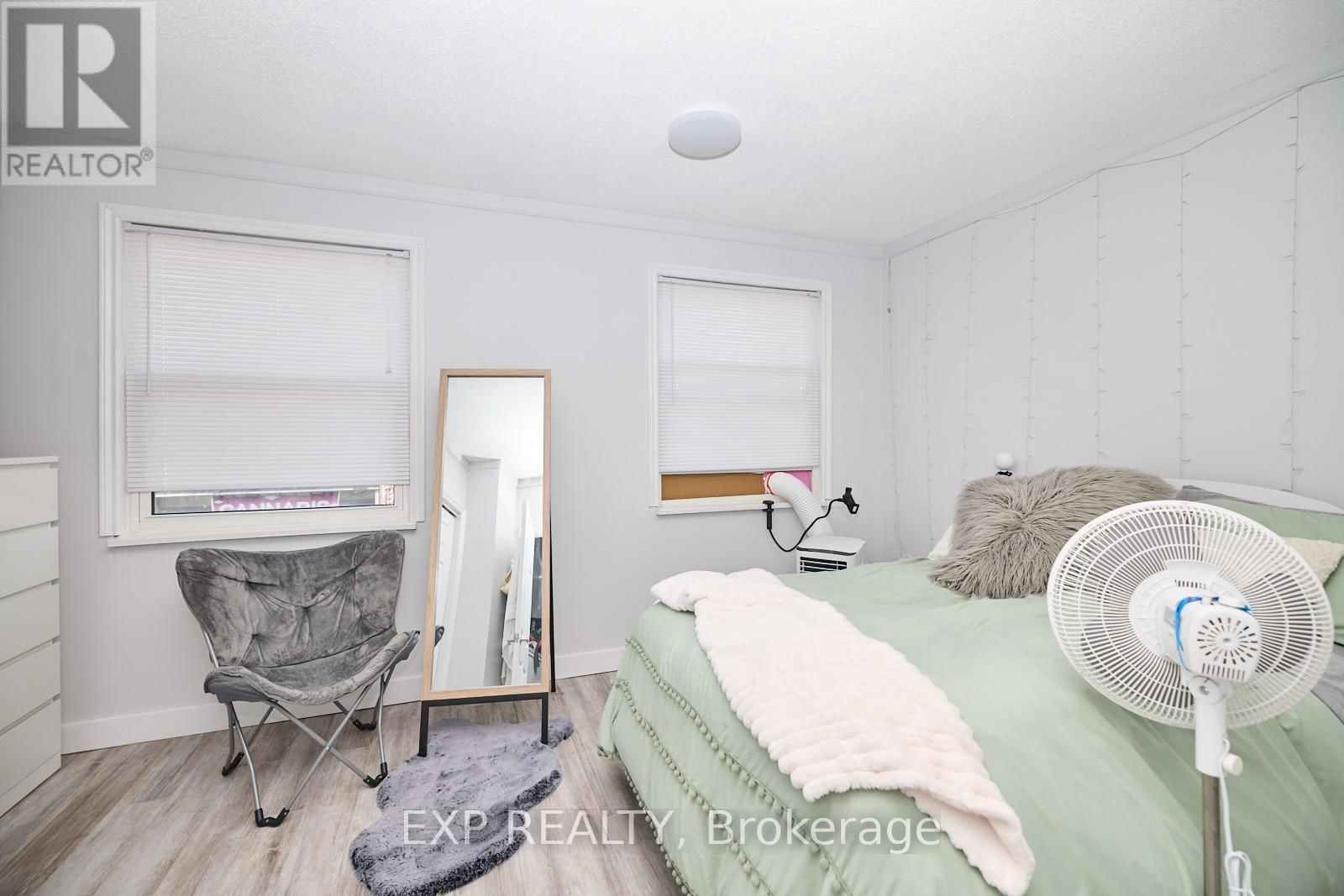 4660 QUEEN STREET Image 16