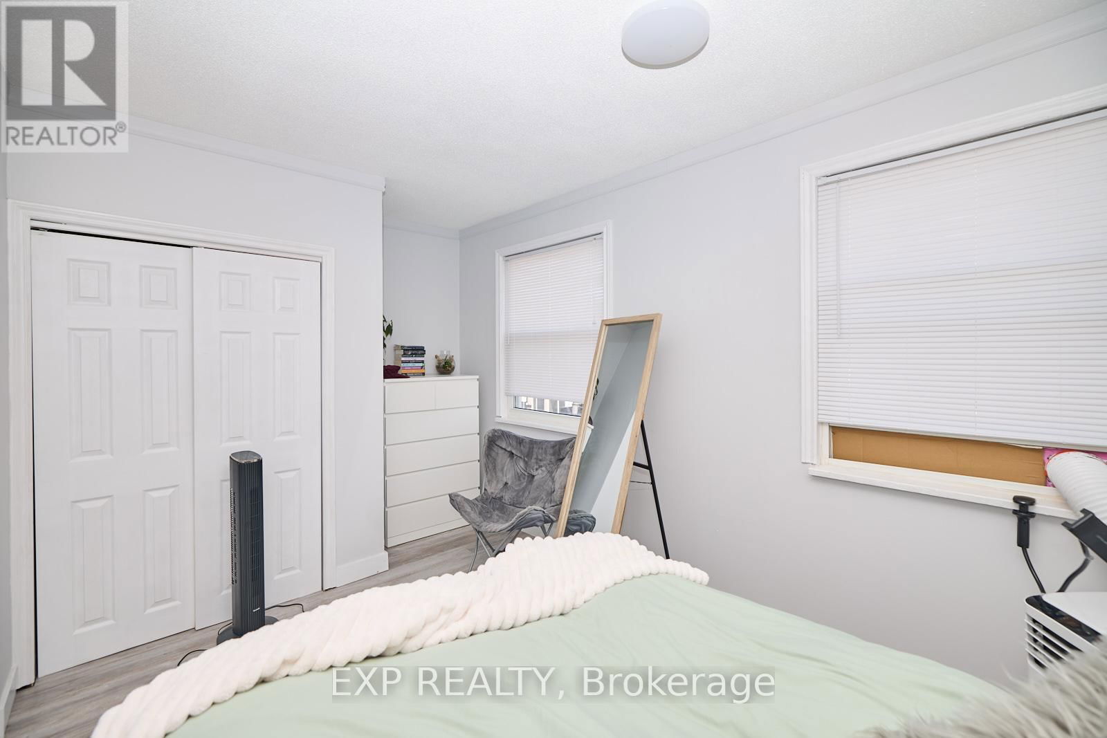 4660 QUEEN STREET Image 17