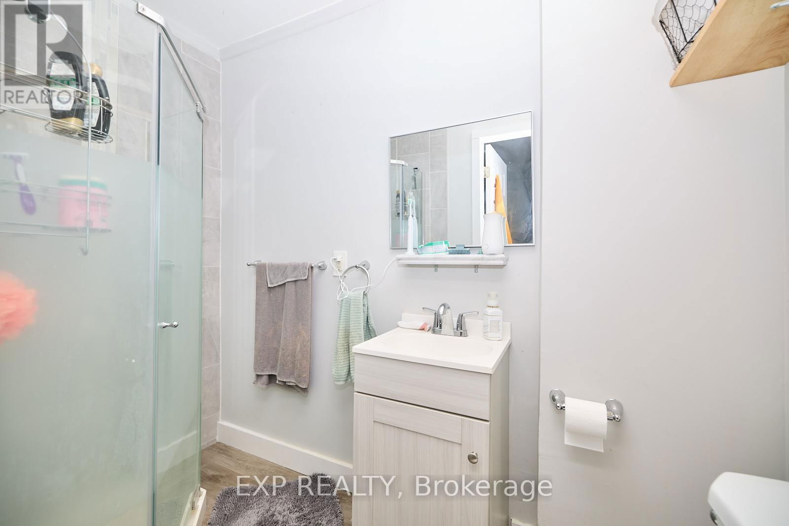 4660 QUEEN STREET Image 18