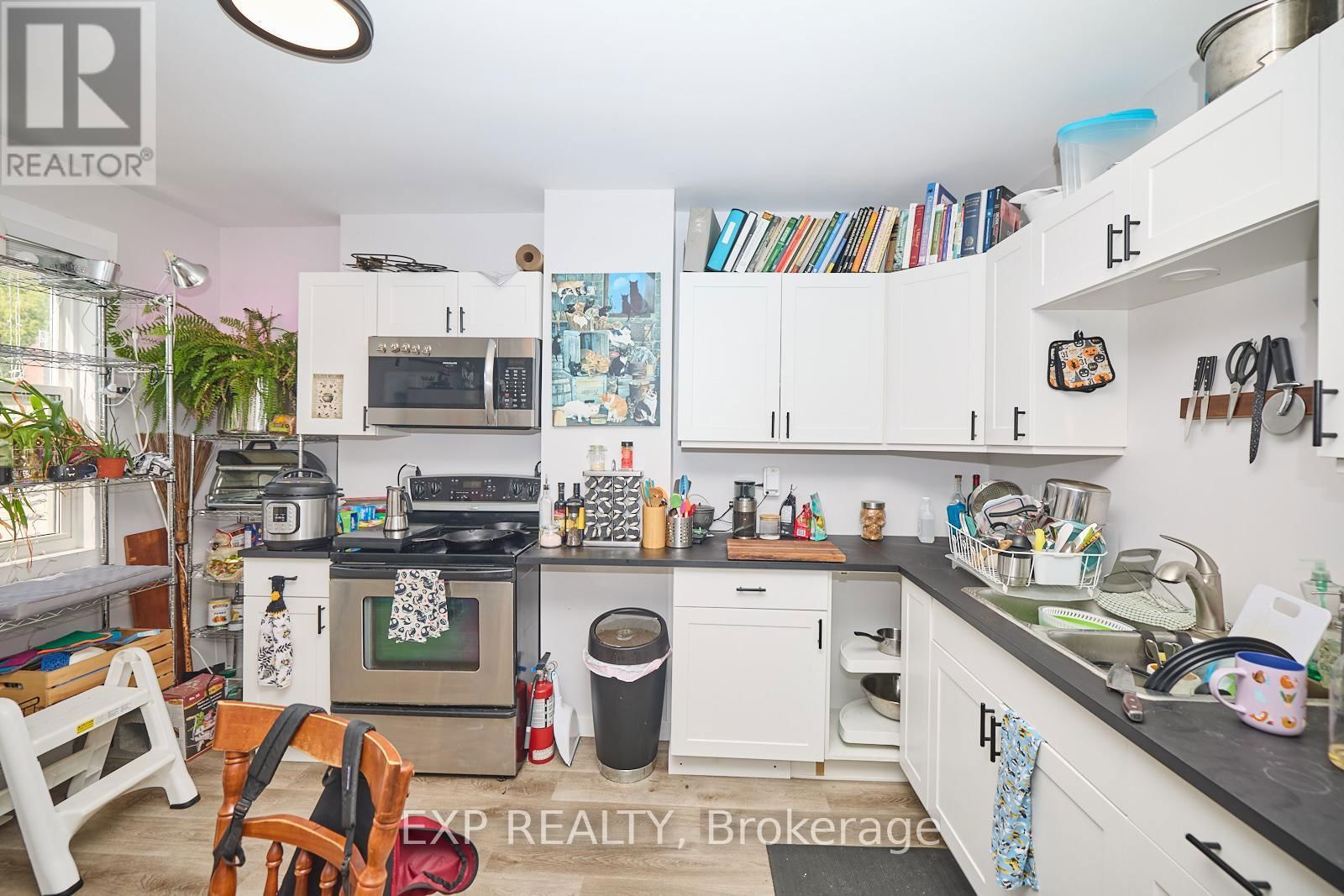 4660 QUEEN STREET Image 21