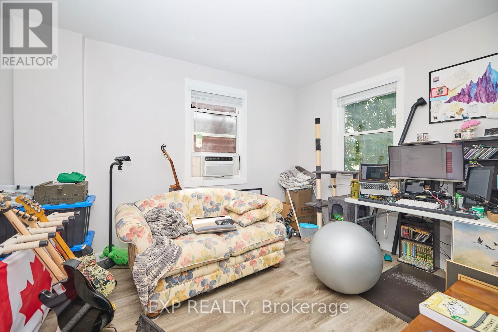 4660 QUEEN STREET Image 22