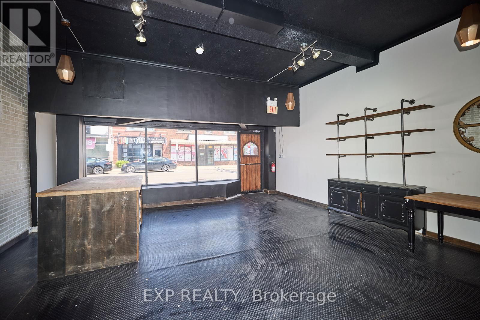 4660 QUEEN STREET Image 5