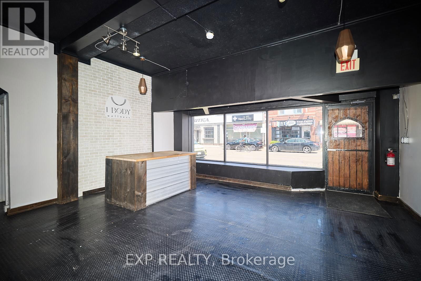 4660 QUEEN STREET Image 6