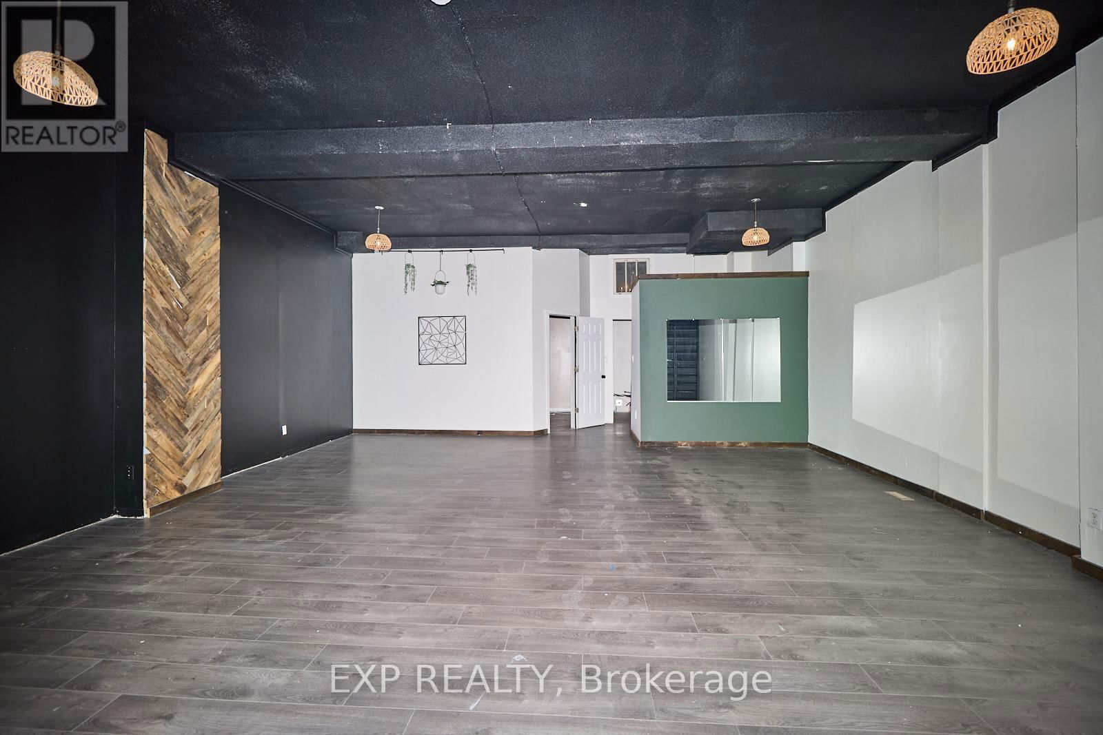 4660 QUEEN STREET Image 7