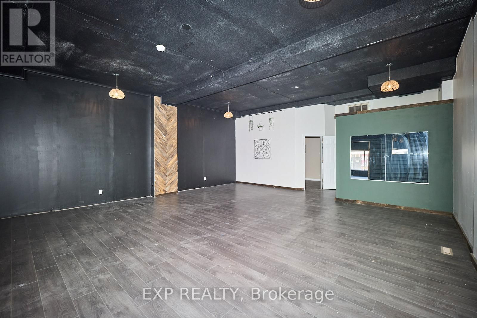4660 QUEEN STREET Image 8