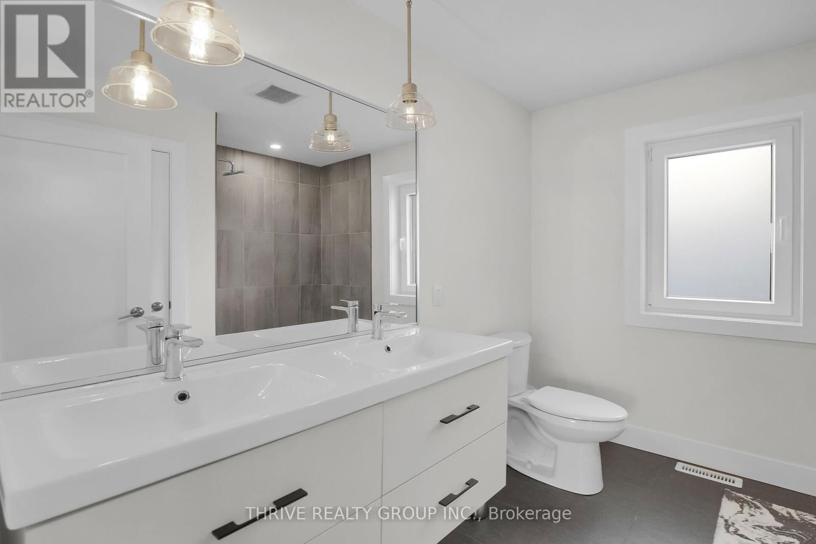 176 WINLOW WAY Image 11