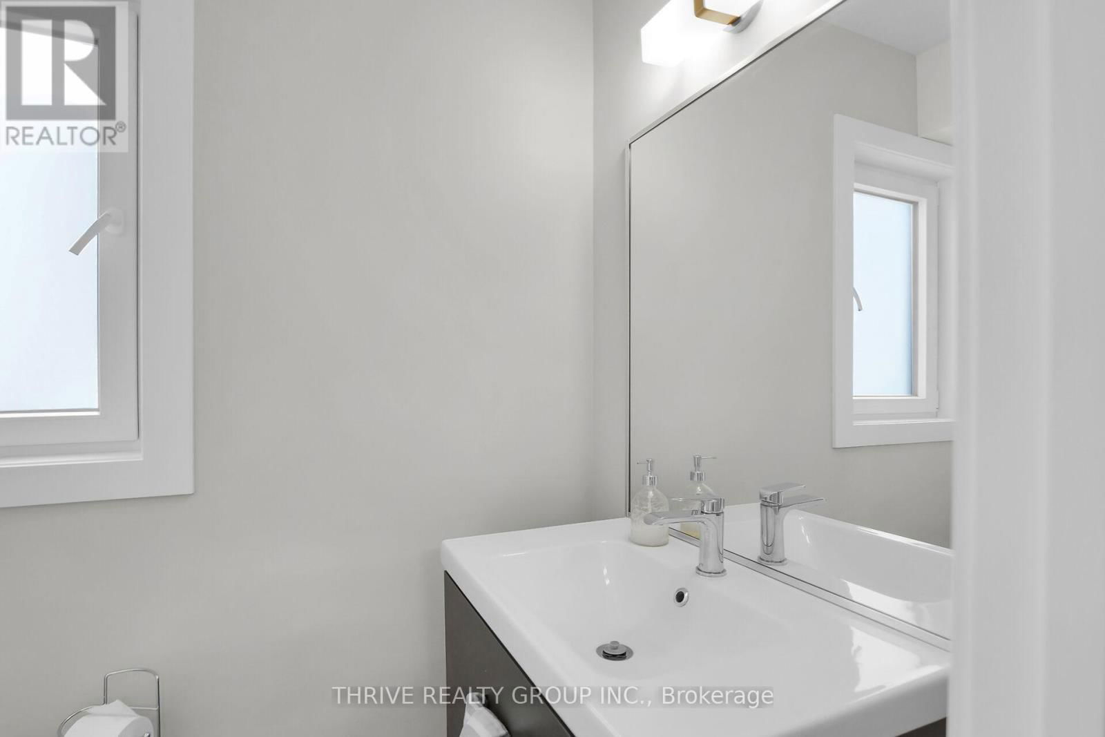 176 WINLOW WAY Image 17