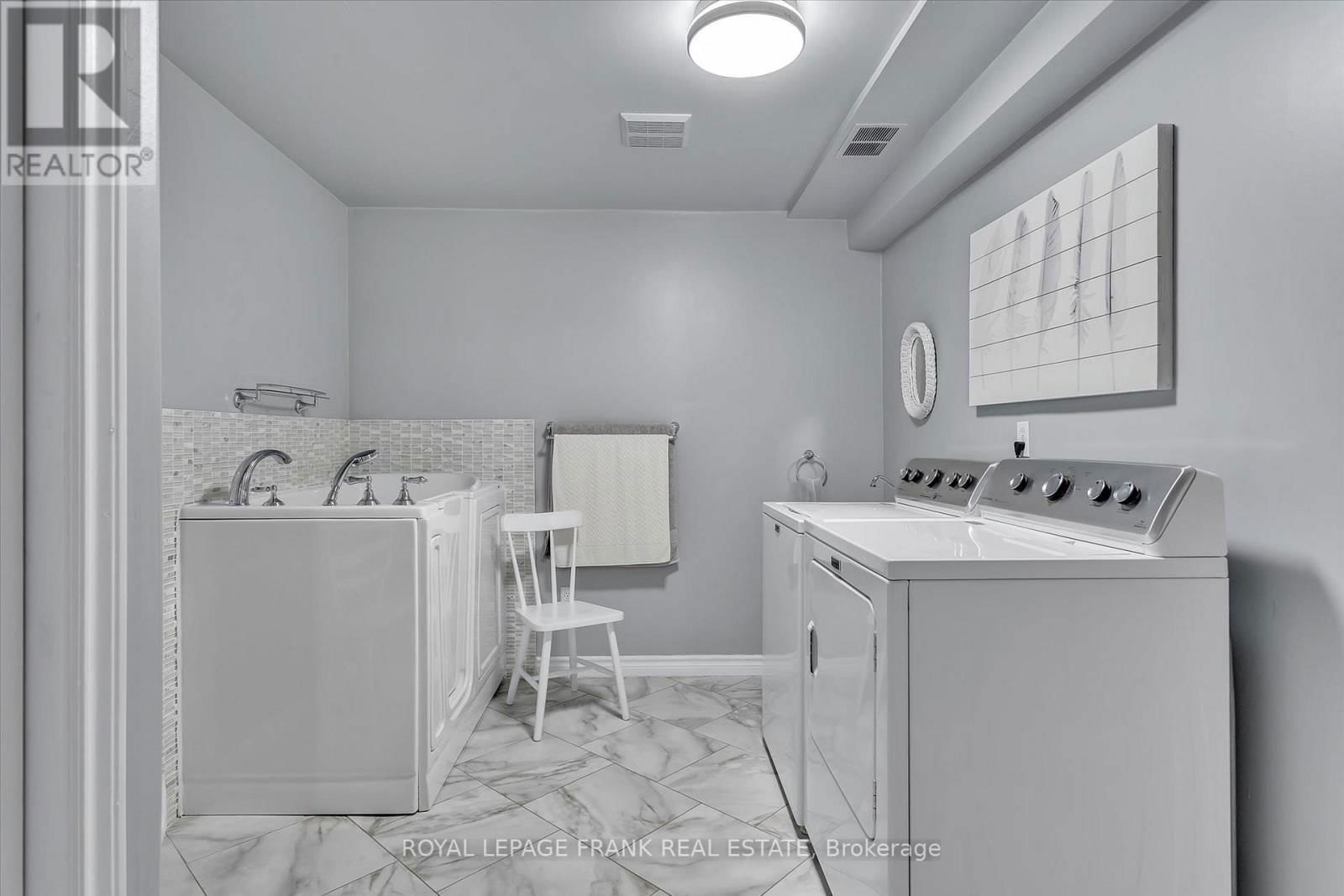 1083 DANITA BOULEVARD Image 34