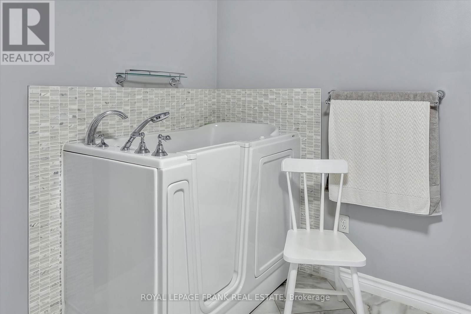 1083 DANITA BOULEVARD Image 35