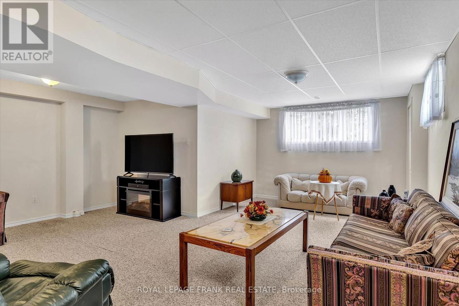 1083 DANITA BOULEVARD Image 40