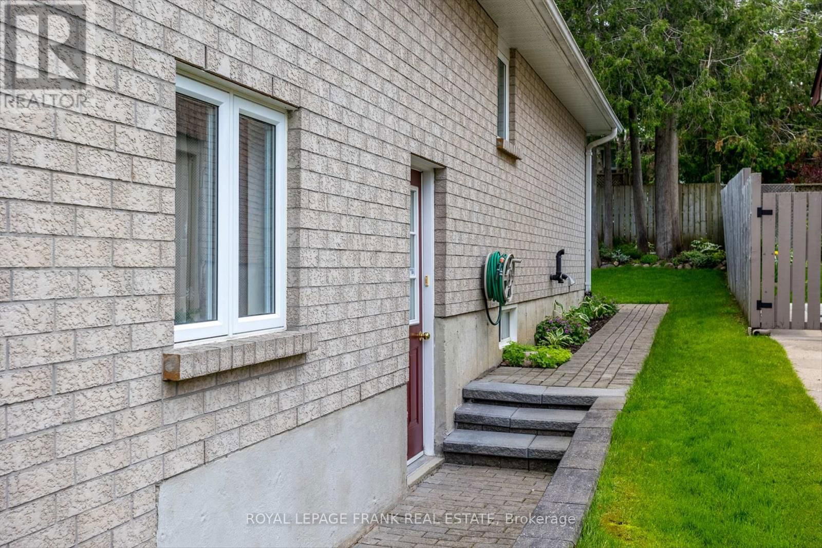1083 DANITA BOULEVARD Image 43