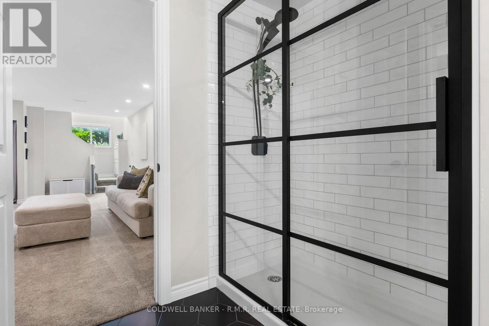 813 BATTELL COURT Image 32