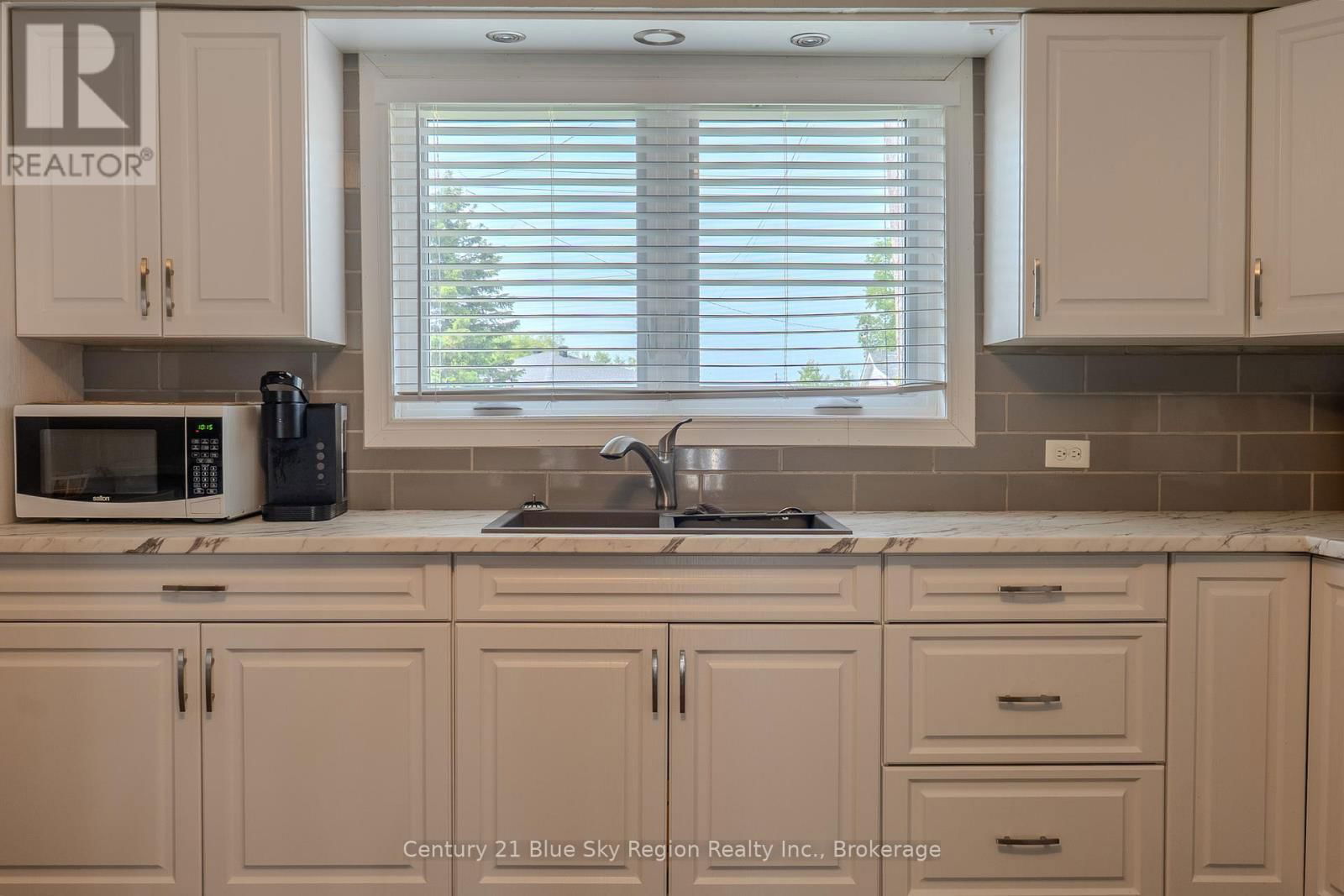 240 CACHE BAY ROAD Image 4