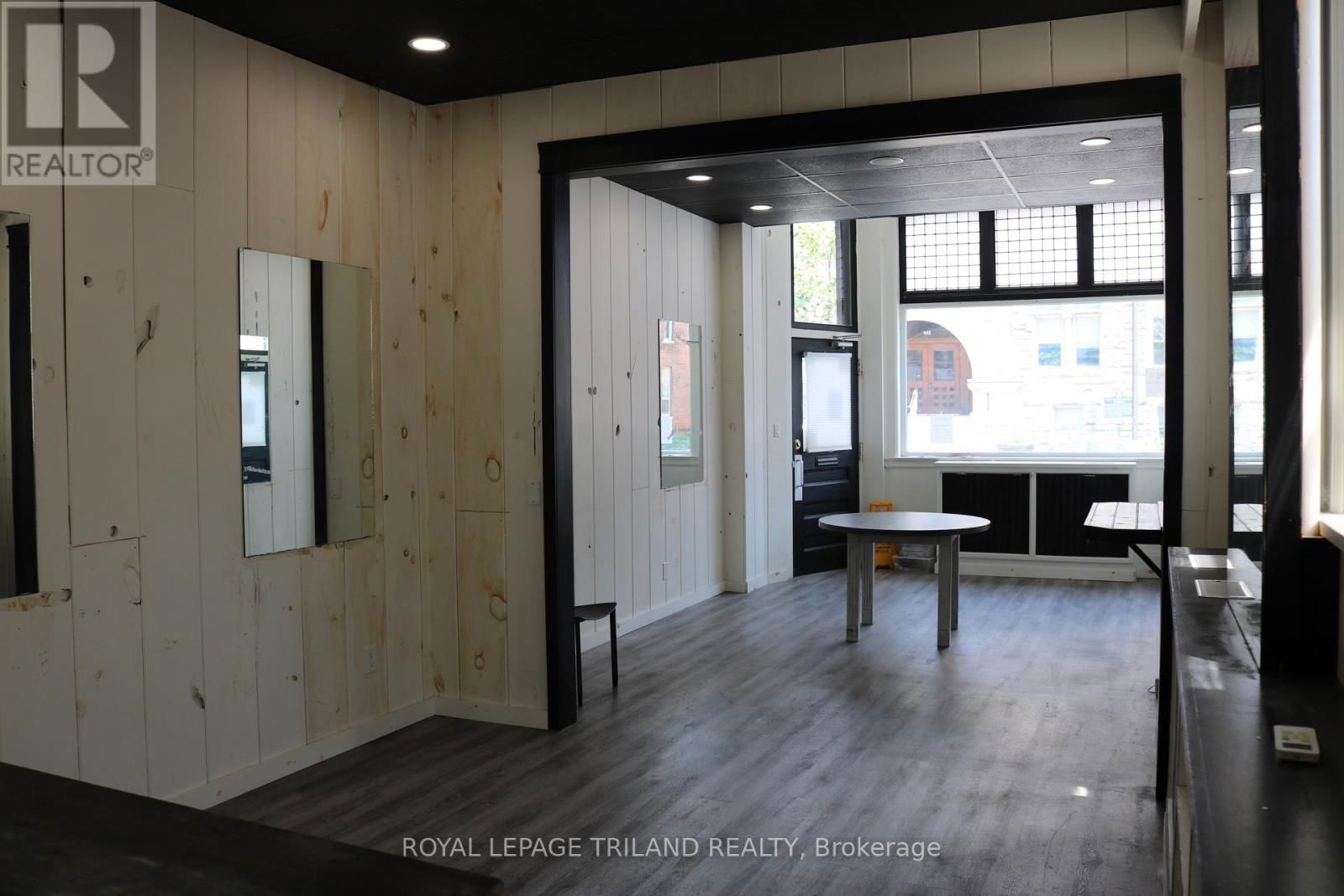 548 TALBOT STREET Image 12