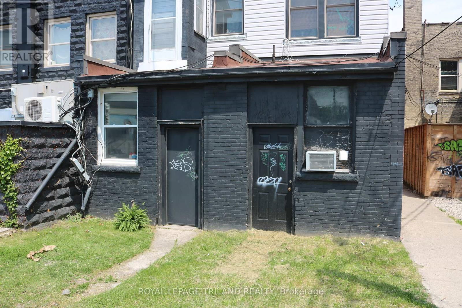 548 TALBOT STREET Image 25