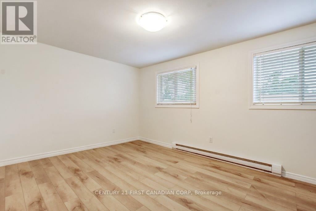 15 - 166 SOUTHDALE ROAD WEST Image 16