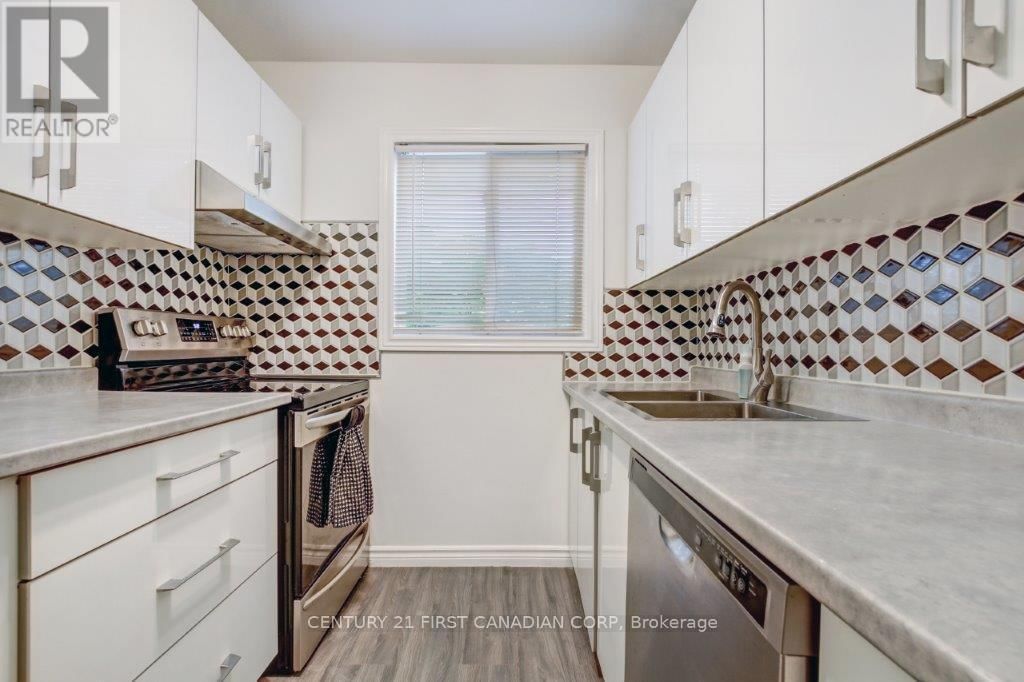 15 - 166 SOUTHDALE ROAD WEST Image 9