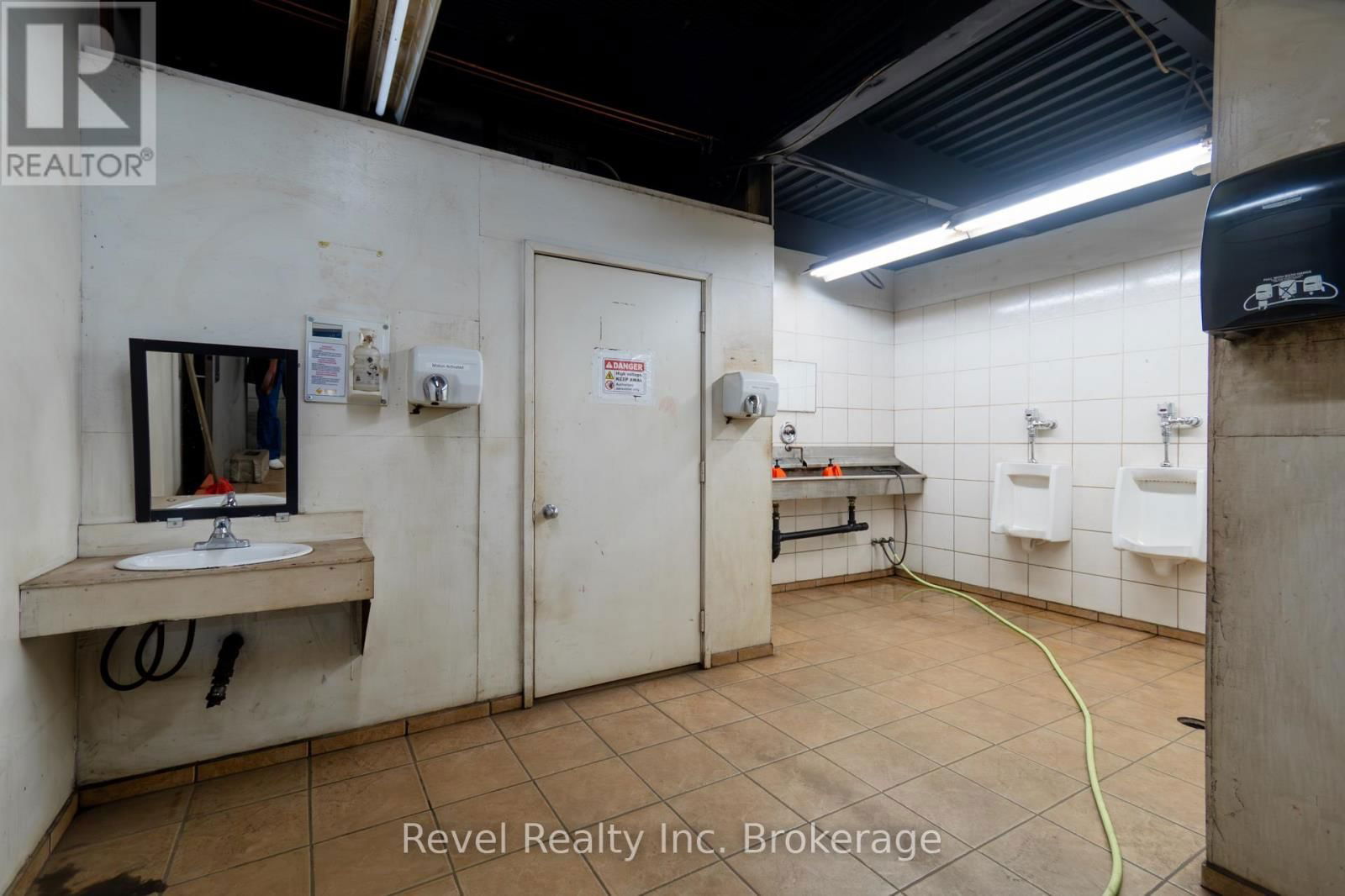 1811 SEYMOUR STREET Image 34