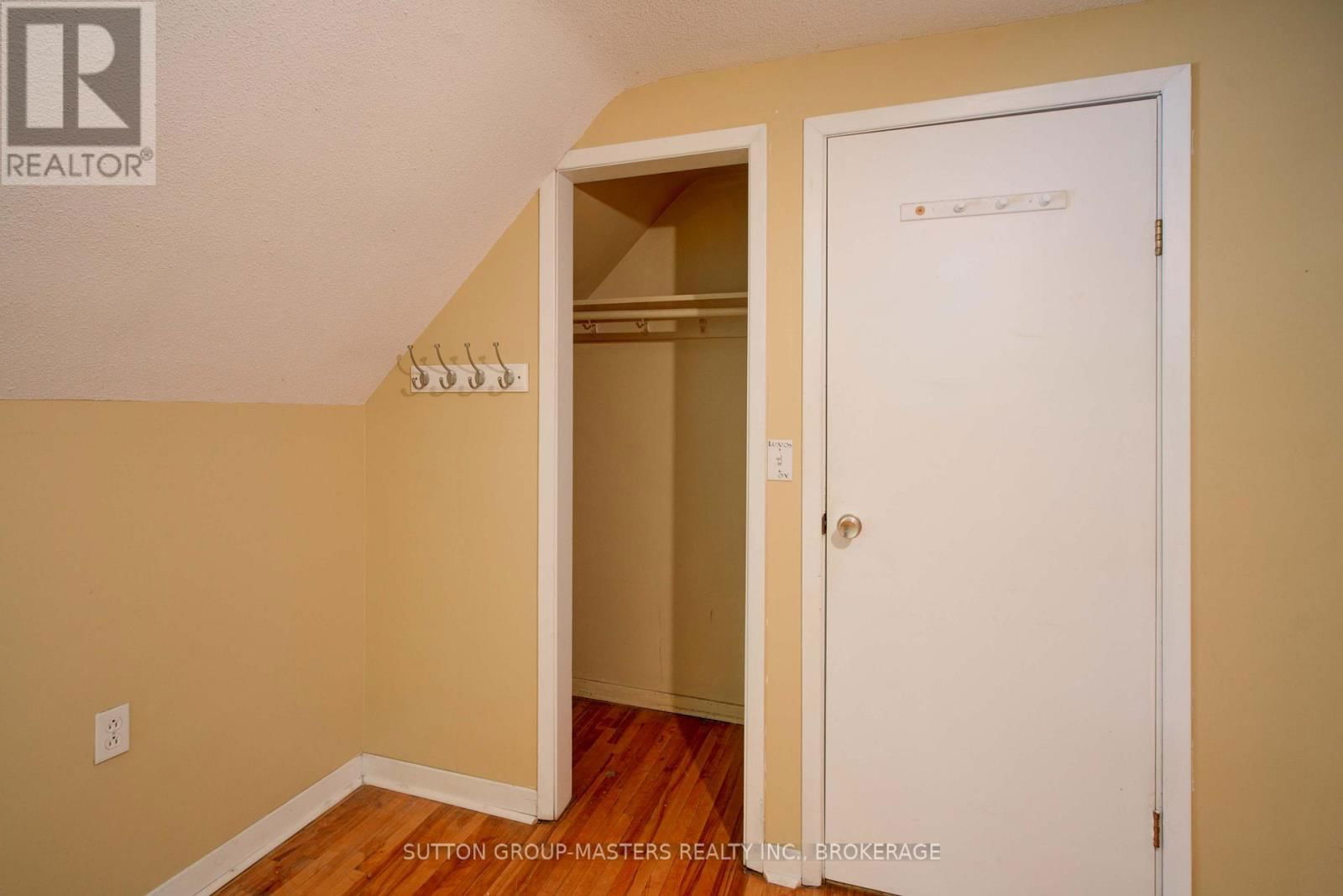 307 PALACE ROAD Image 32