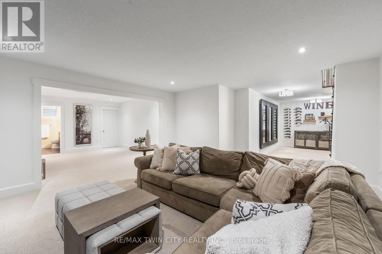 303 TERRACE WOOD CRESCENT Image 26