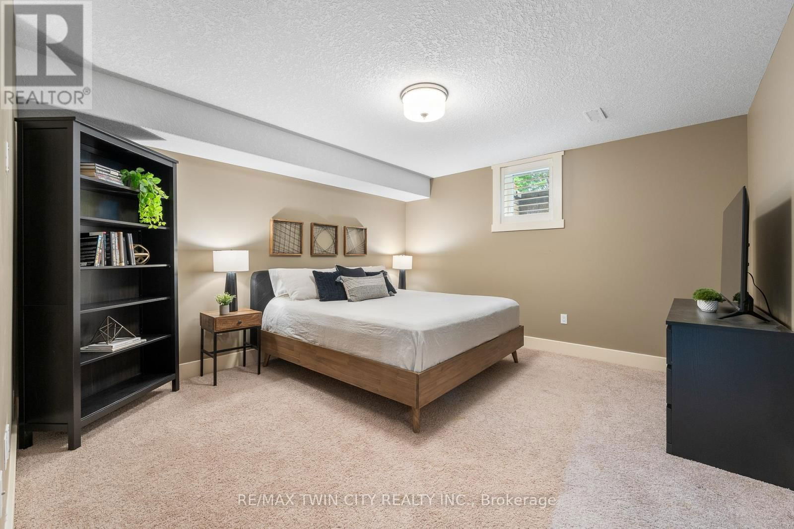 303 TERRACE WOOD CRESCENT Image 30