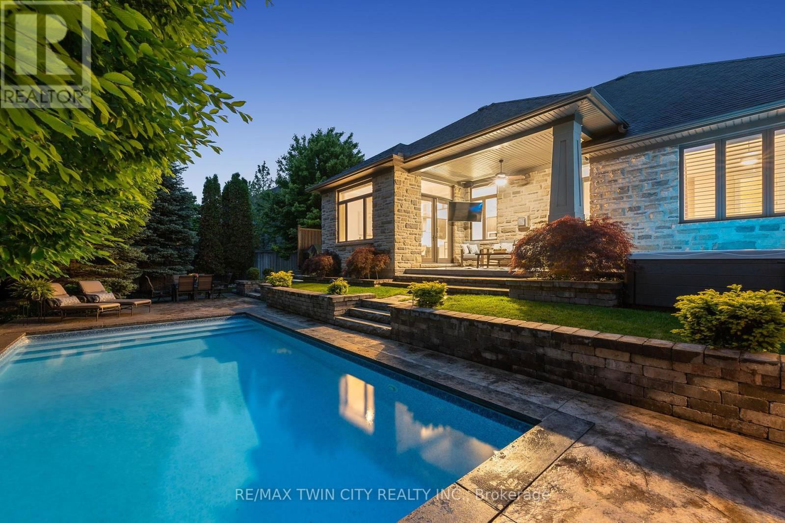 303 TERRACE WOOD CRESCENT Image 33
