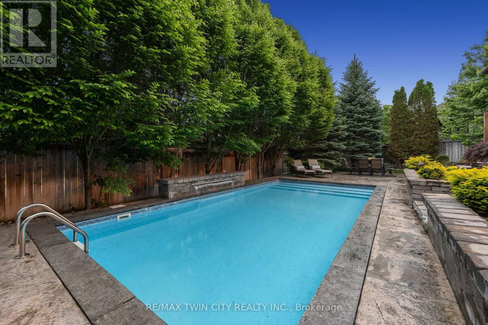 303 TERRACE WOOD CRESCENT Image 35