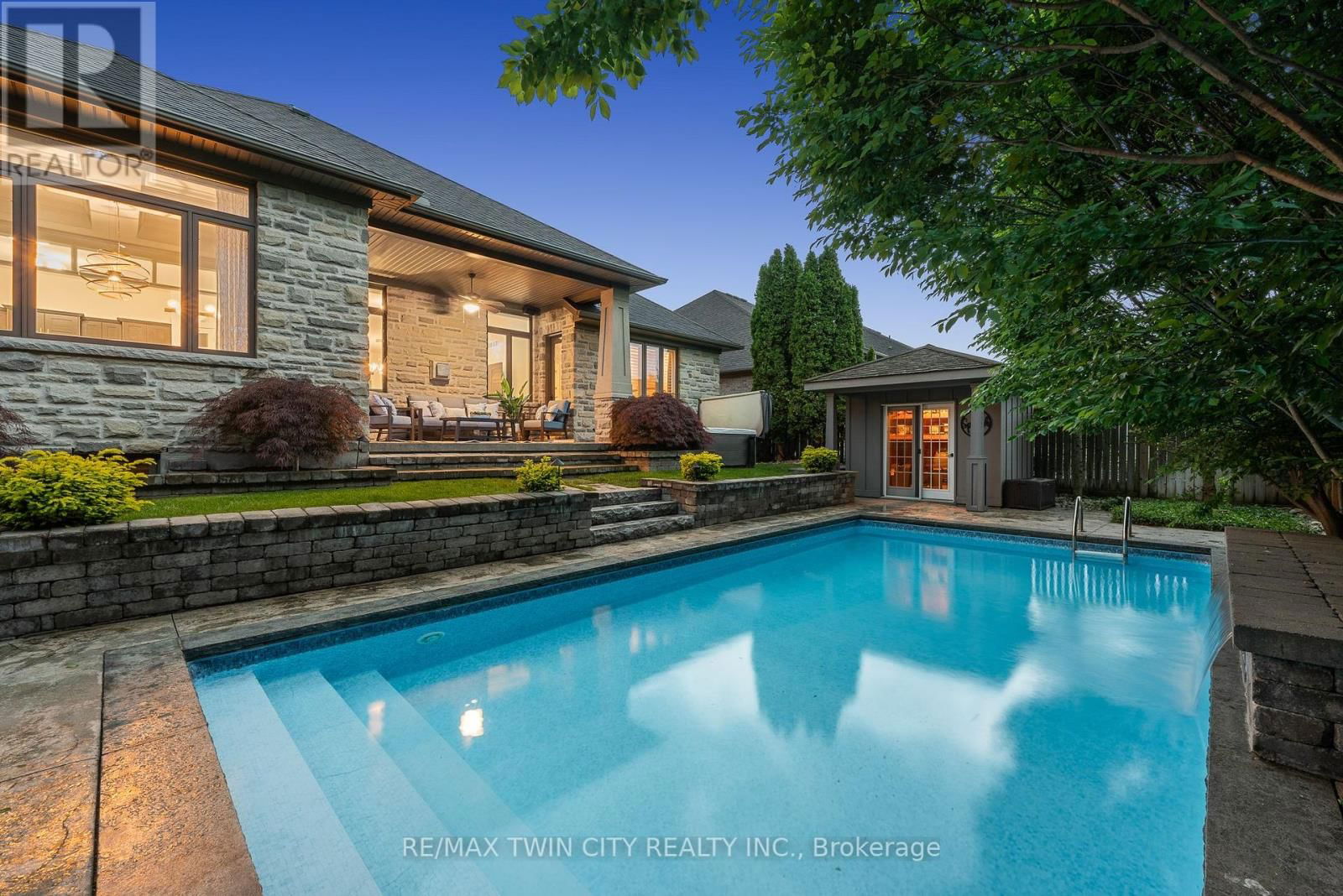 303 TERRACE WOOD CRESCENT Image 36