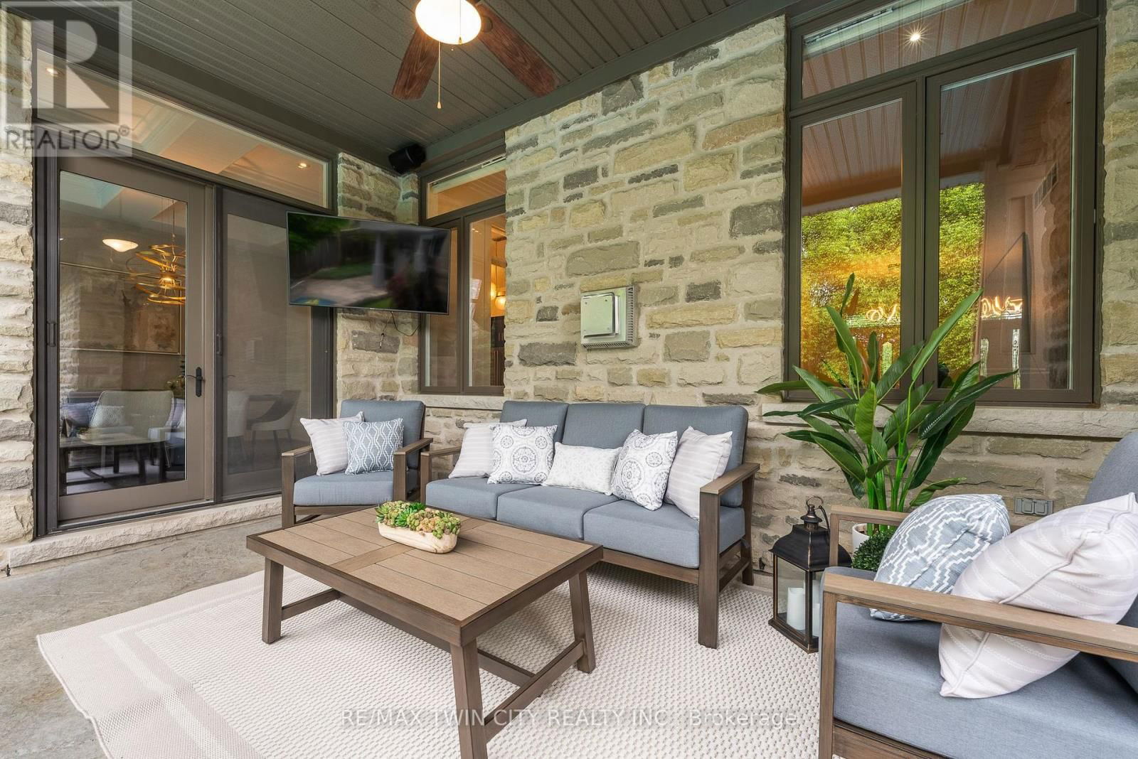 303 TERRACE WOOD CRESCENT Image 39