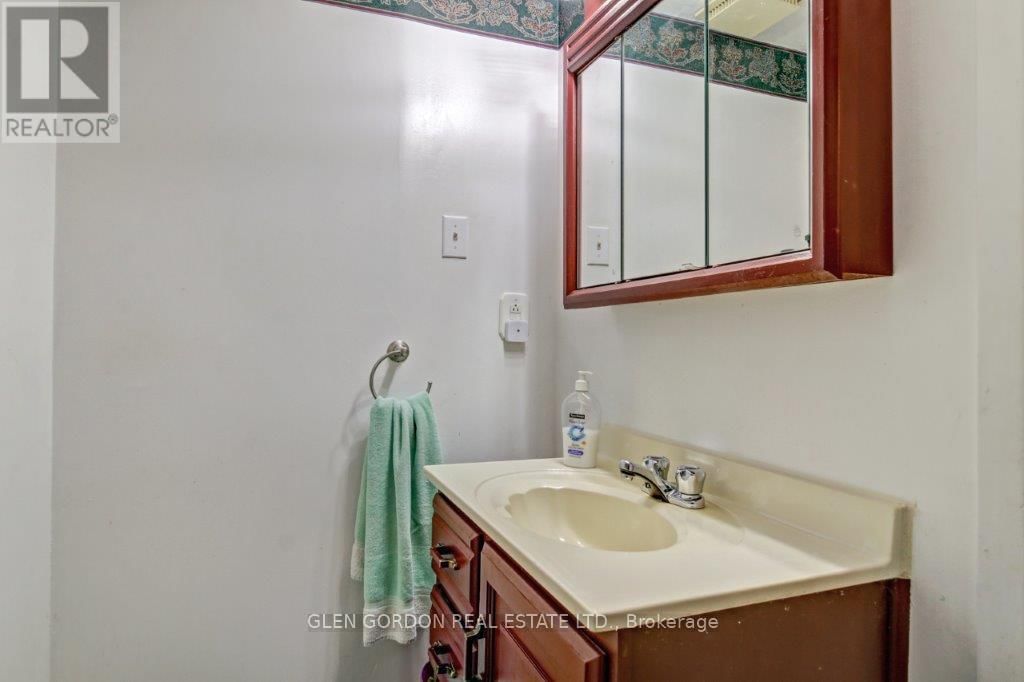 63 CAPRICE CRESCENT Image 24