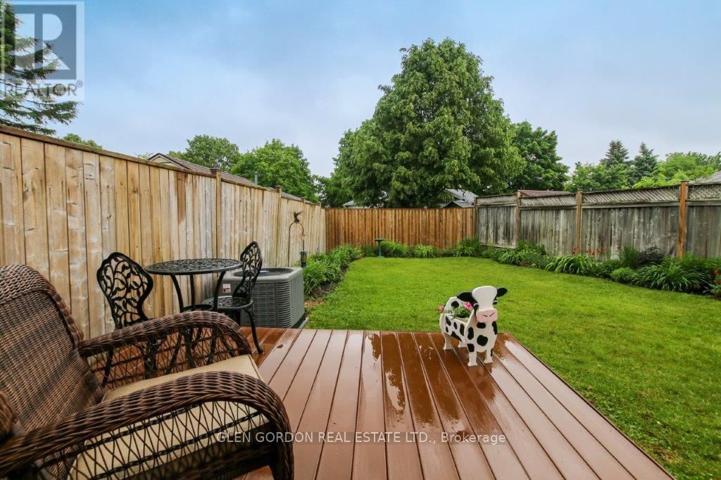 63 CAPRICE CRESCENT Image 26