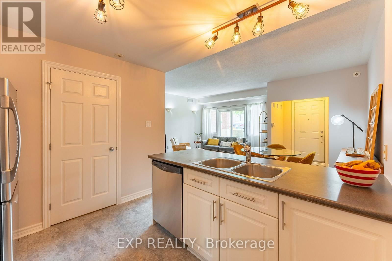 D - 221 CRESTWAY DRIVE Image 10