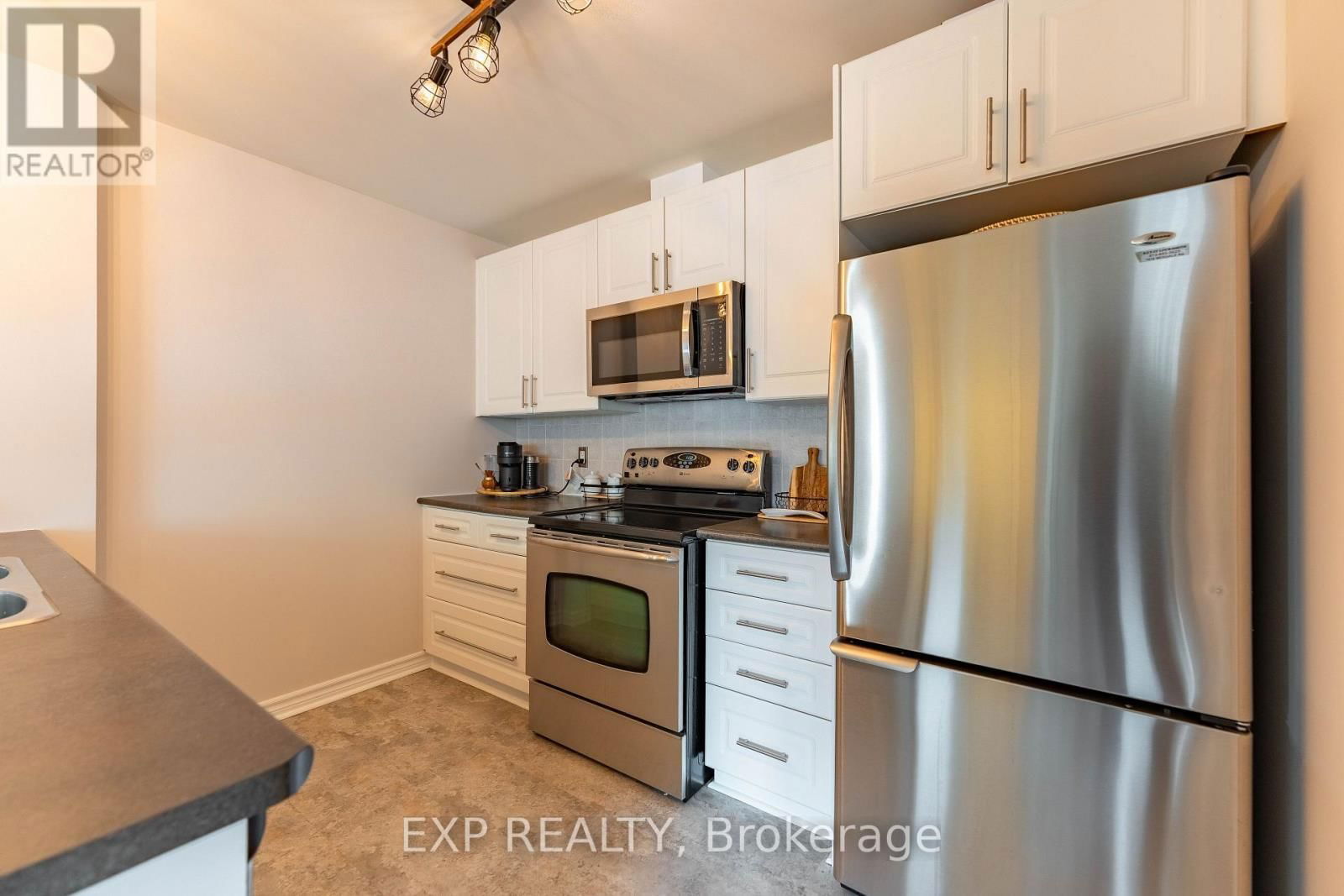 D - 221 CRESTWAY DRIVE Image 11