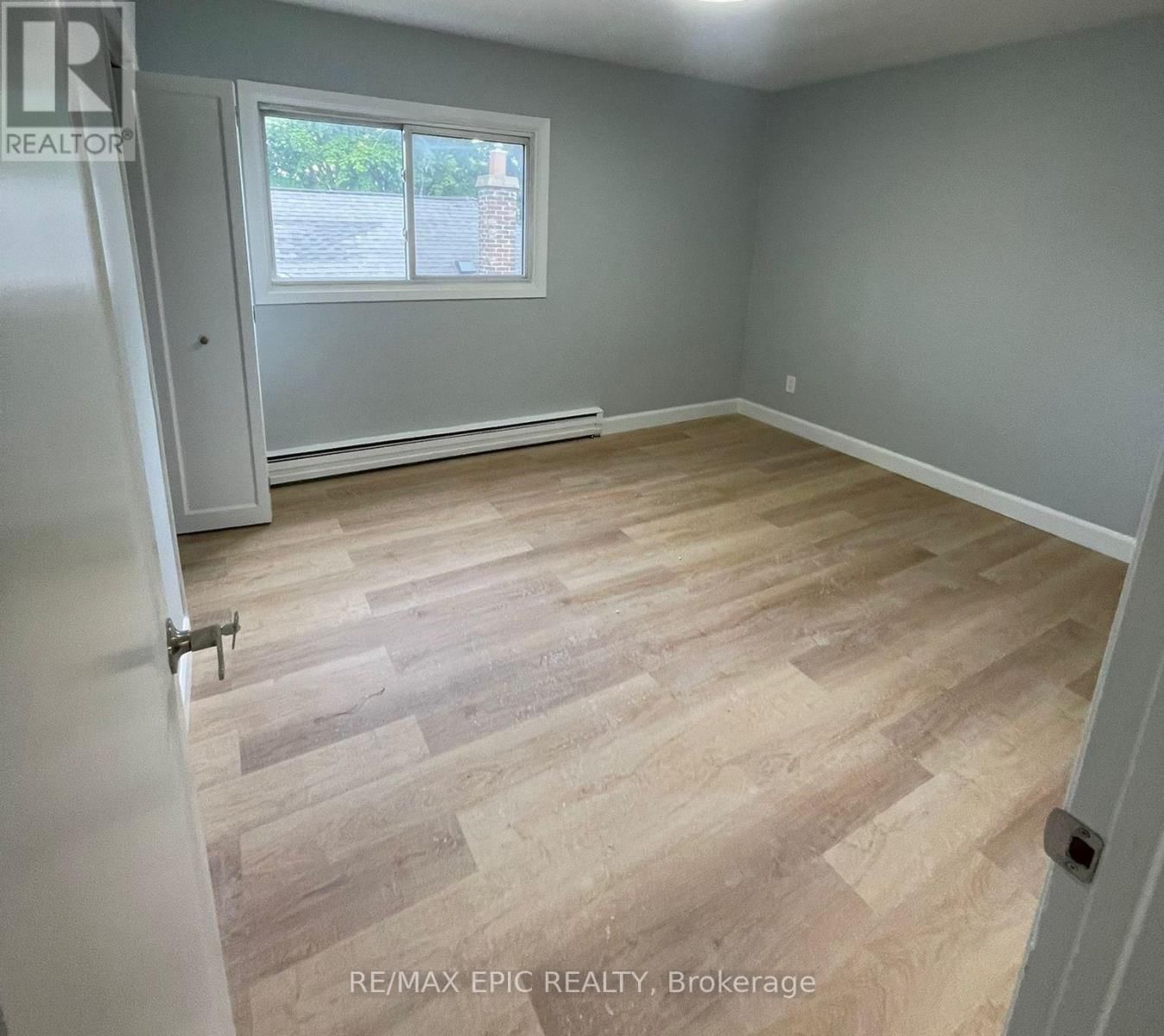 4 - 569 DUFFERIN AVENUE Image 6