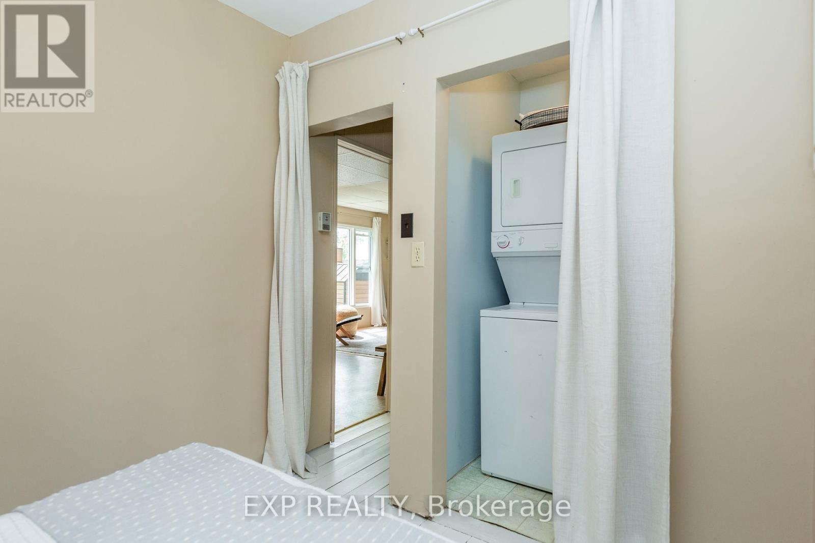 28 PARK LANE Image 35