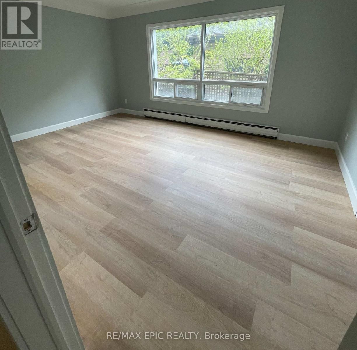 5 - 569 DUFFERIN AVENUE Image 5