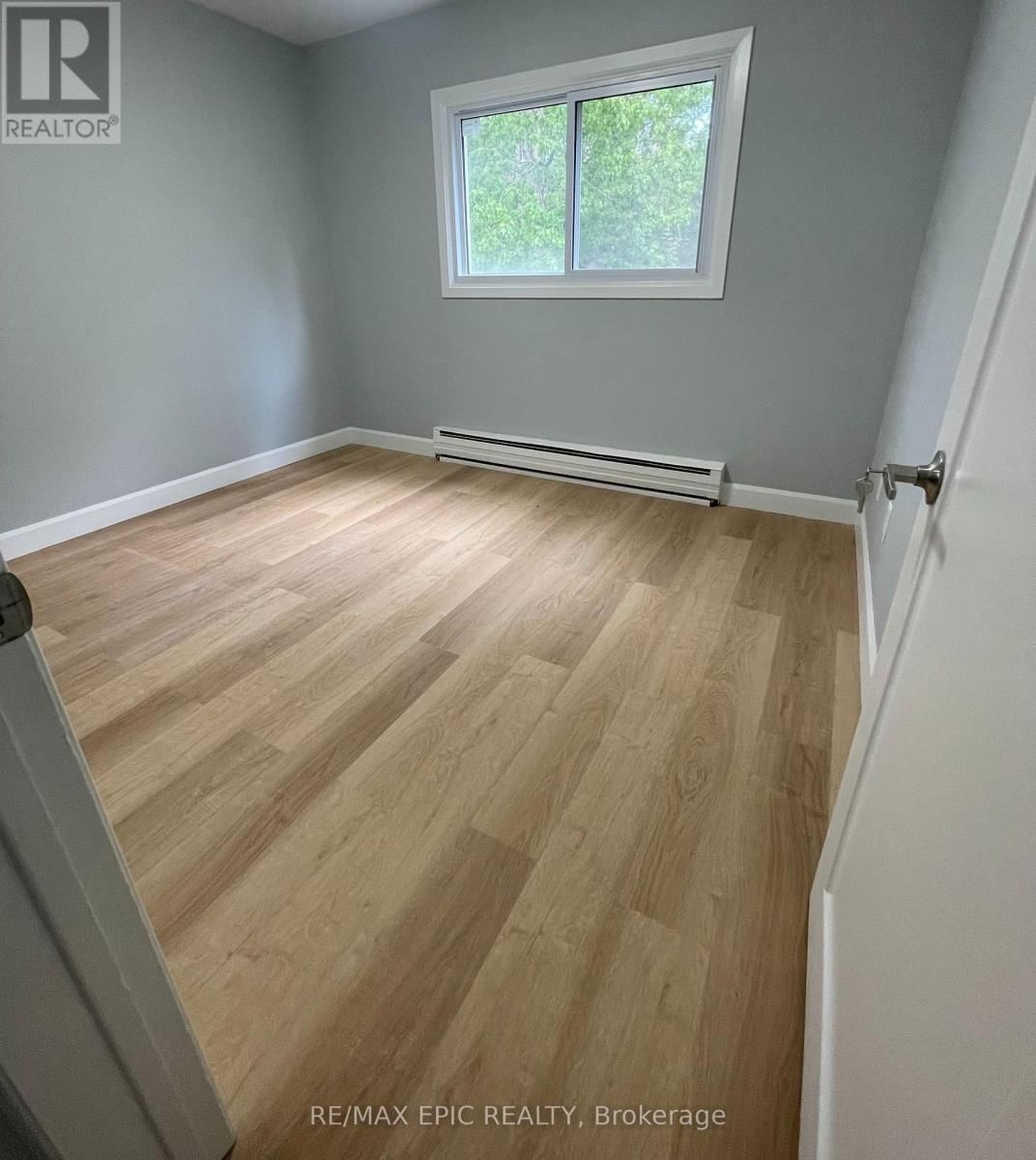 5 - 569 DUFFERIN AVENUE Image 6