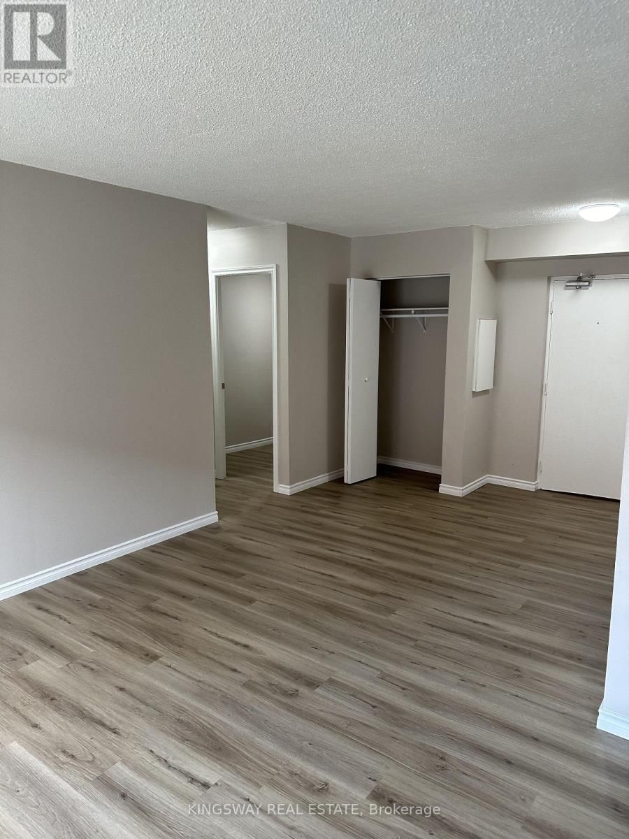 102 - 185 LISGAR AVENUE Image 1