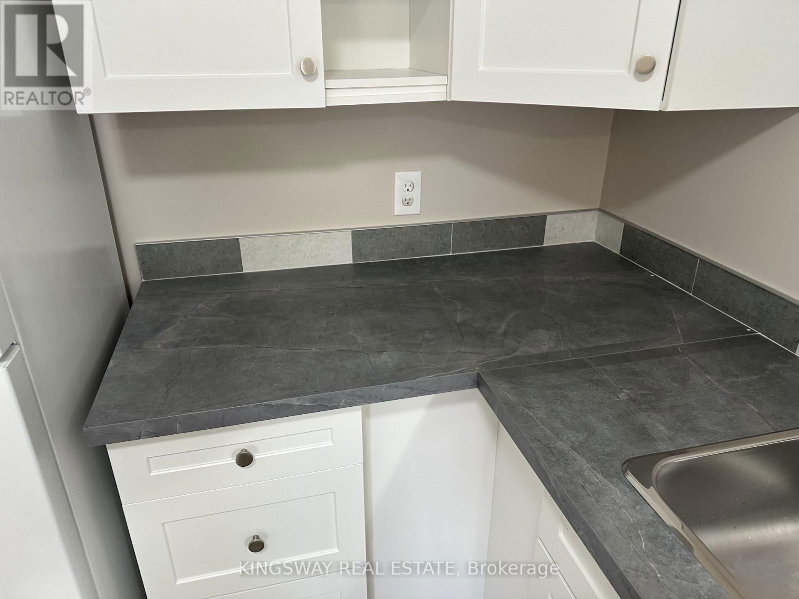 102 - 185 LISGAR AVENUE Image 10