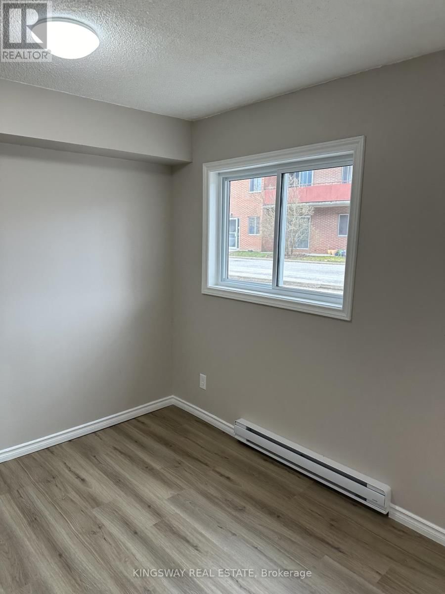 102 - 185 LISGAR AVENUE Image 8