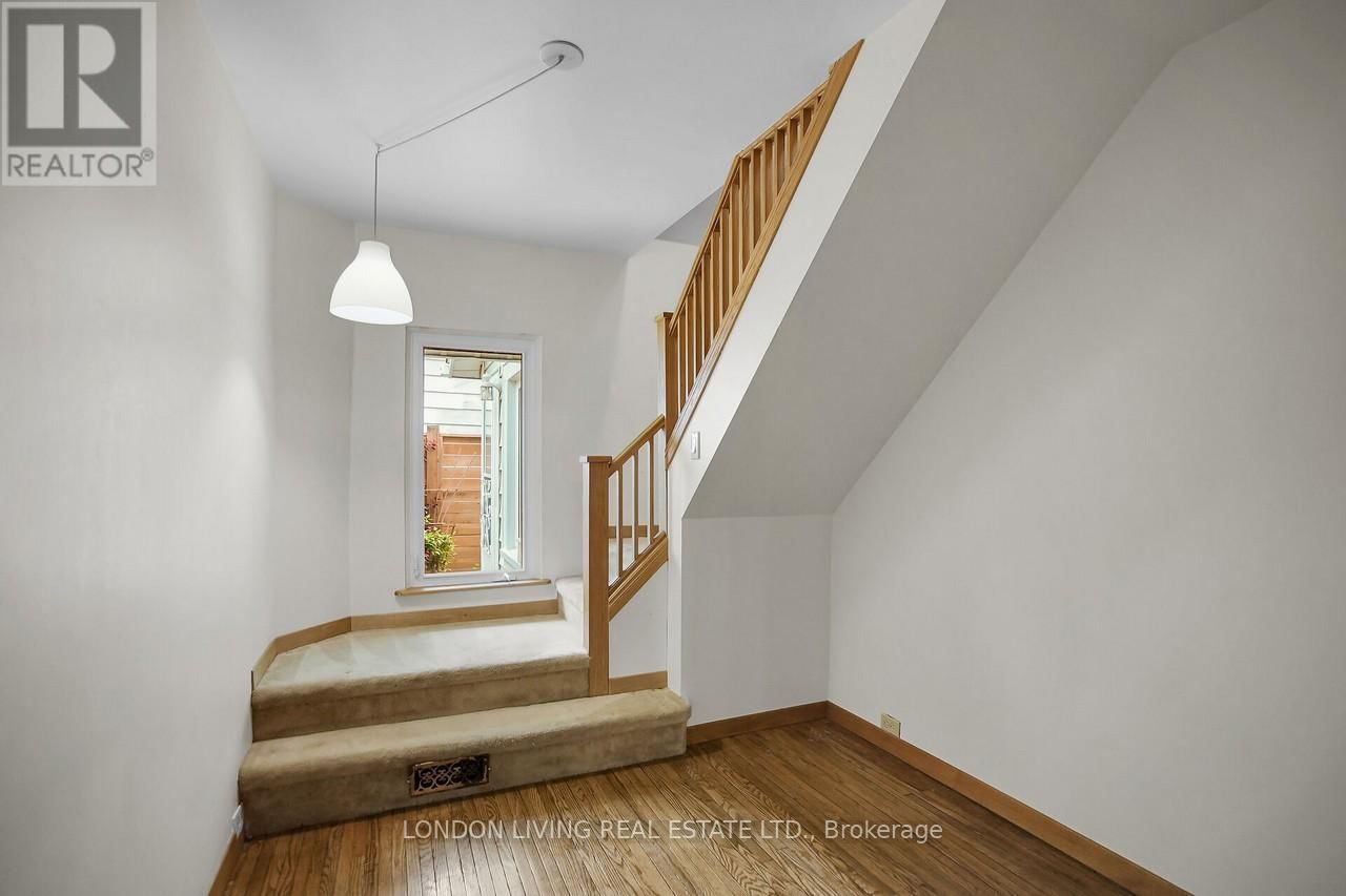 166 SPRINGBANK DRIVE Image 13