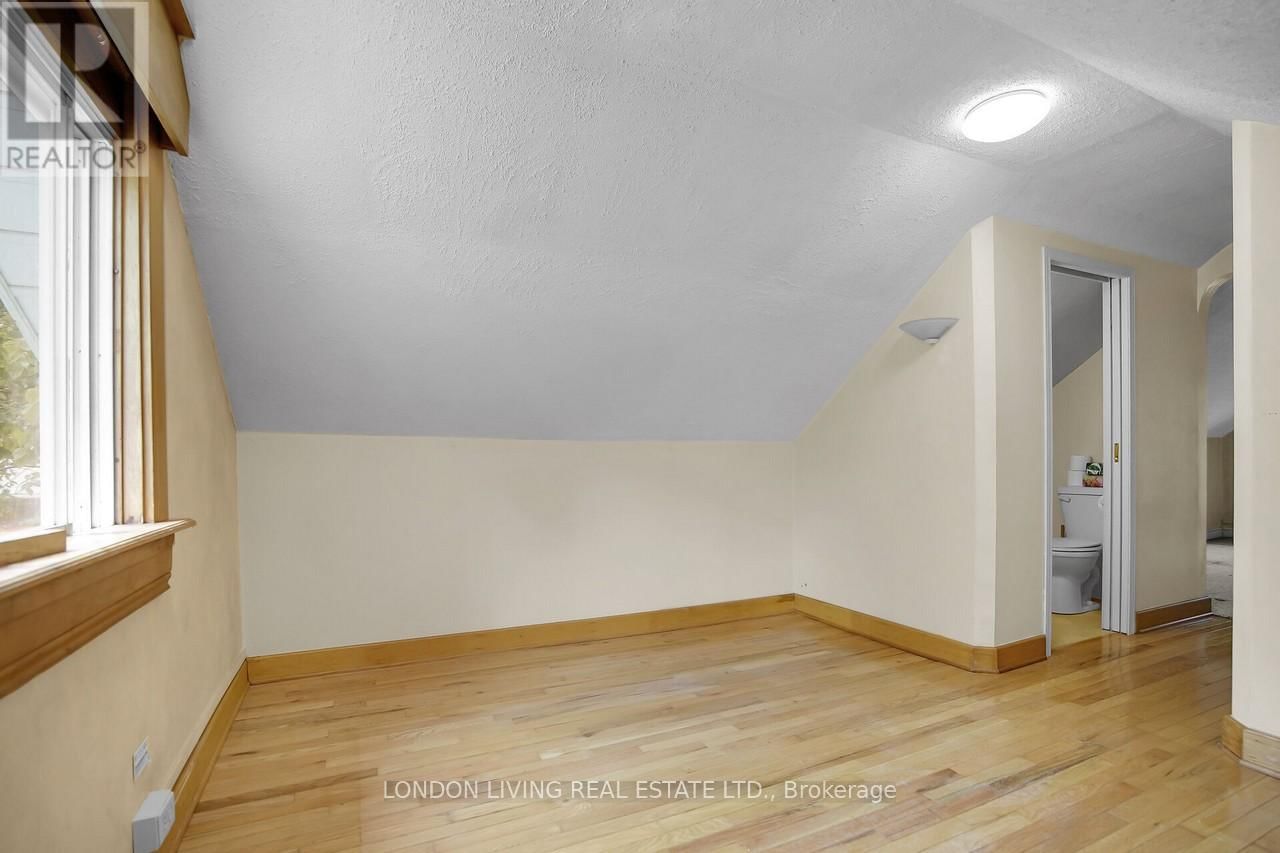 166 SPRINGBANK DRIVE Image 14