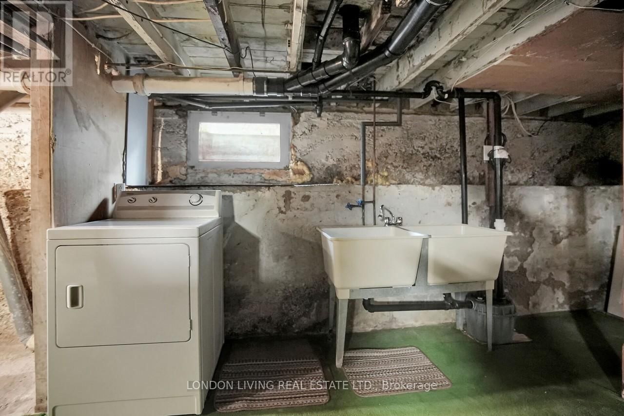 166 SPRINGBANK DRIVE Image 22